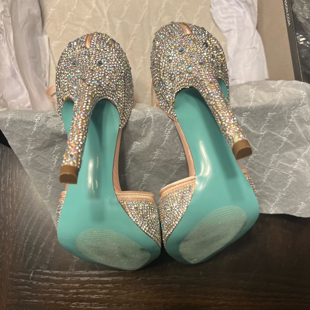 NEW Betsey Johnson Pumps - Picture 5 of 16
